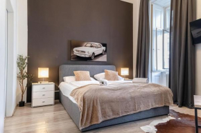 Superbly Central 9BR Complex Ideal for 25 People